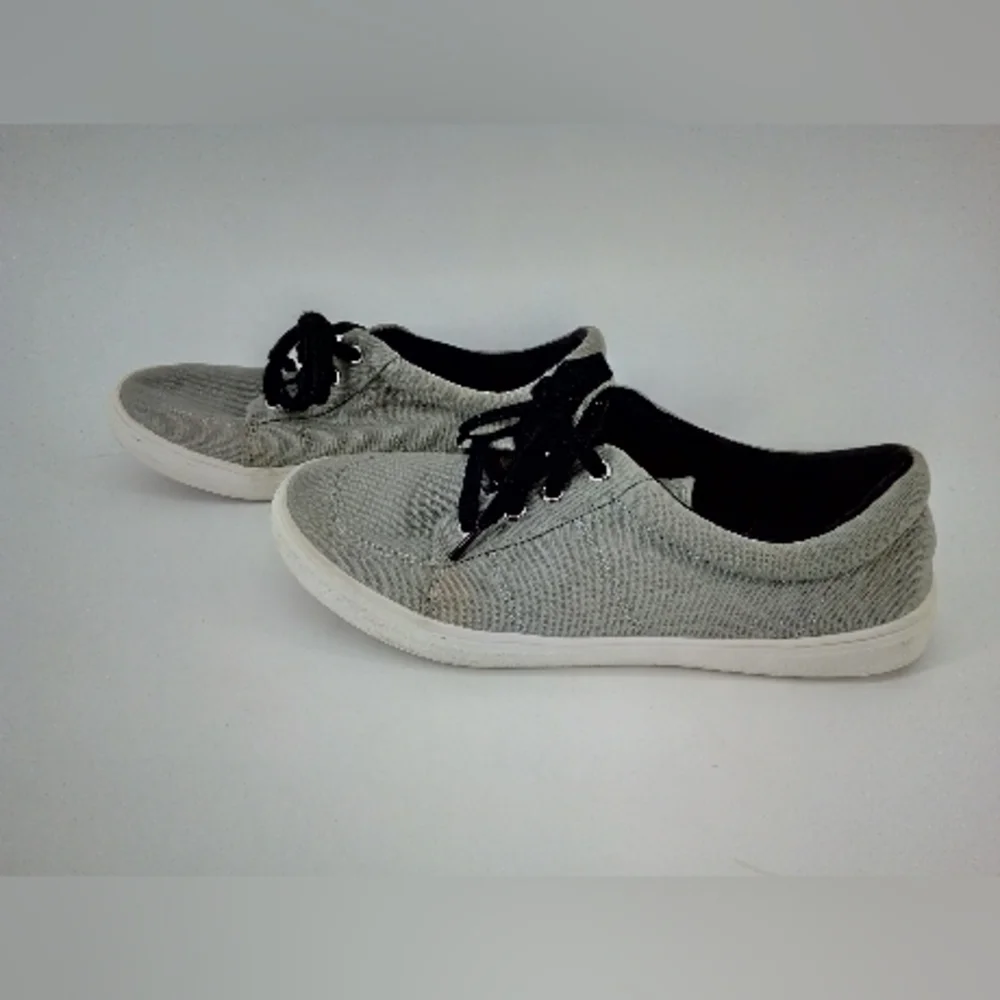 The Children's Place Gray Canvas Sneakers Big Kid 4 Black Laces